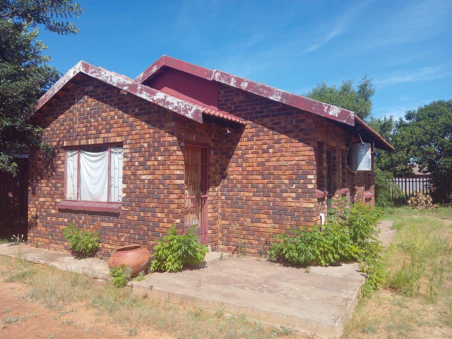 House for sale in Mmabatho Unit 14 P24114018668