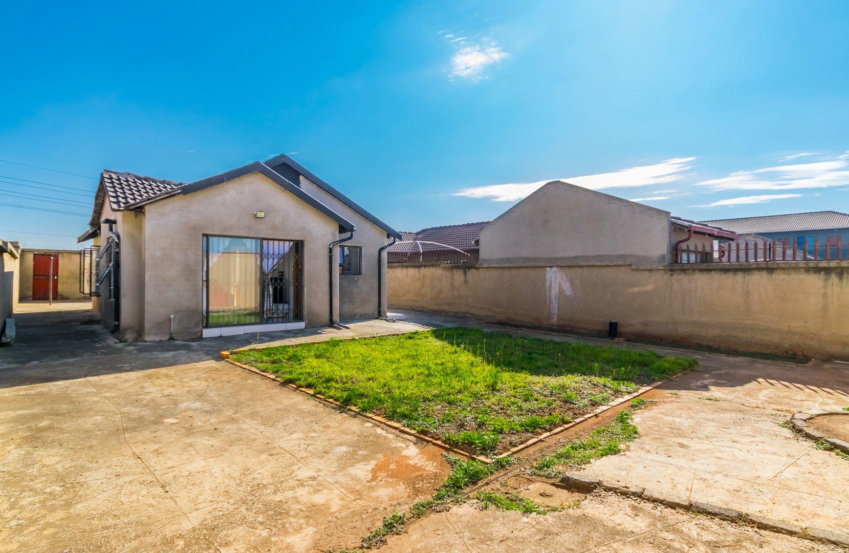 3 Bedroom House for sale in Protea Glen 67 Aleppo Pine Crescent P24113965572