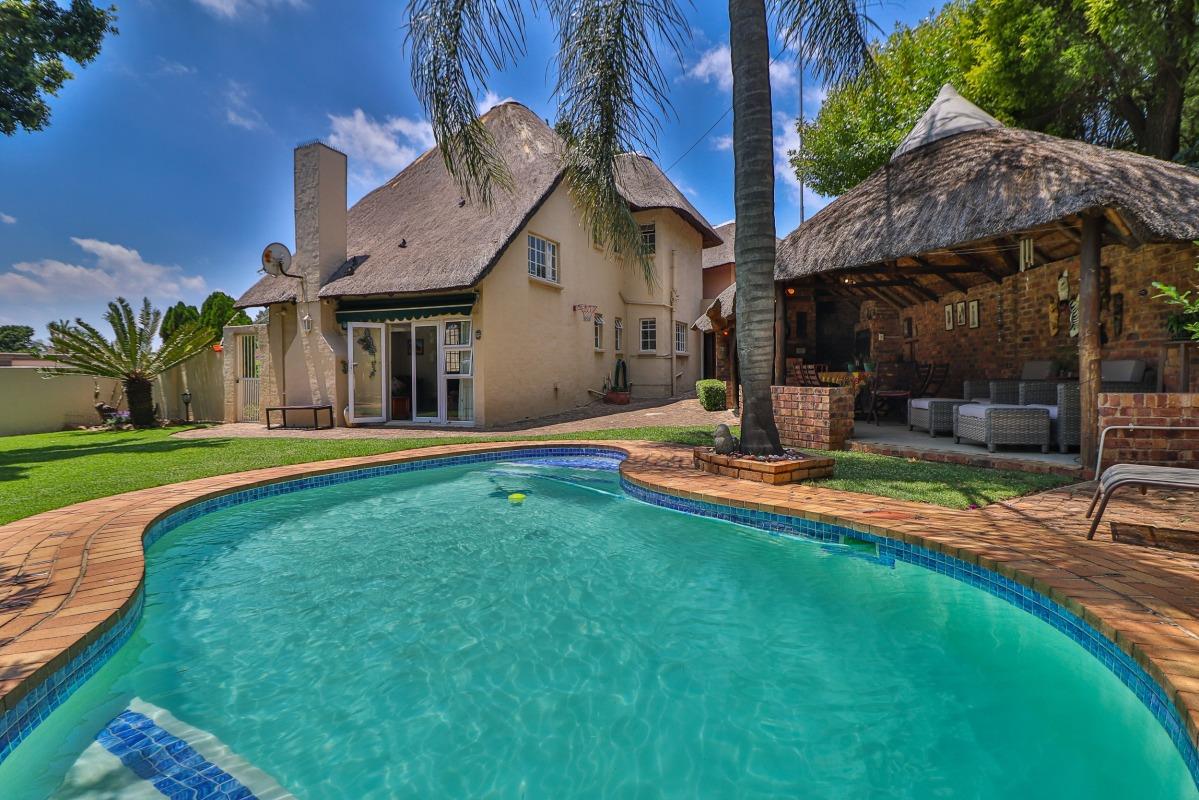 4 Bedroom House for sale in Eden Glen 10 Heydenrych Road P24113966234