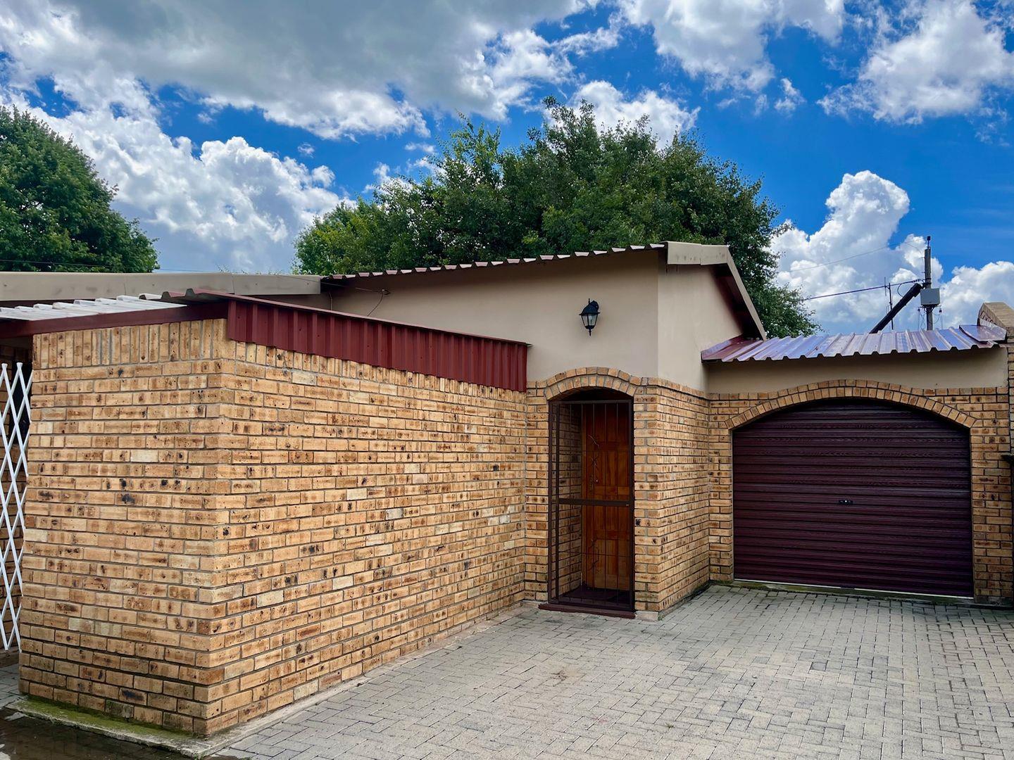 2 Bedroom Townhouse for sale in Reitz P24113966988