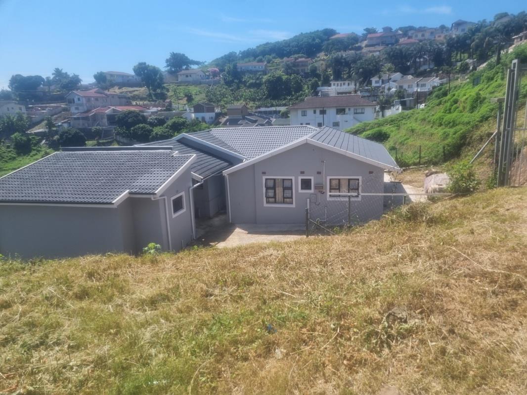 7 Bedroom House for sale in Umhlatuzana P24113967587