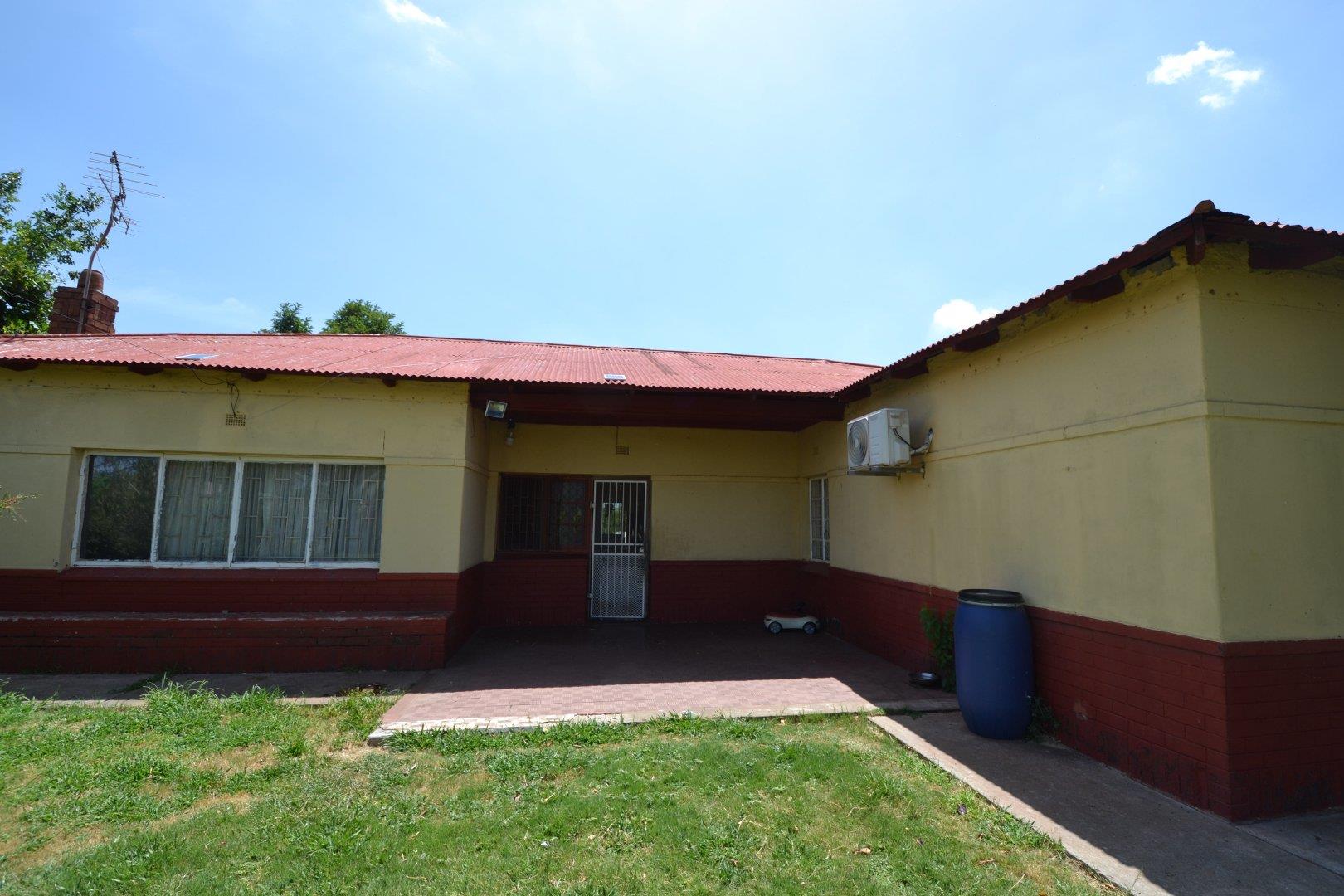 3 Bedroom House for sale in Odendaalsrus P24113967735