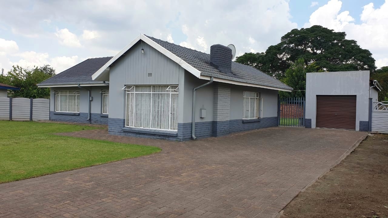 3 Bedroom House for sale in Vereeniging Central P24113967778