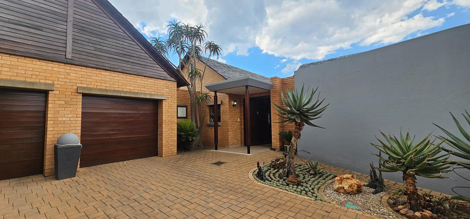 3 Bedroom House for sale in Retire at Midstream P24113968044