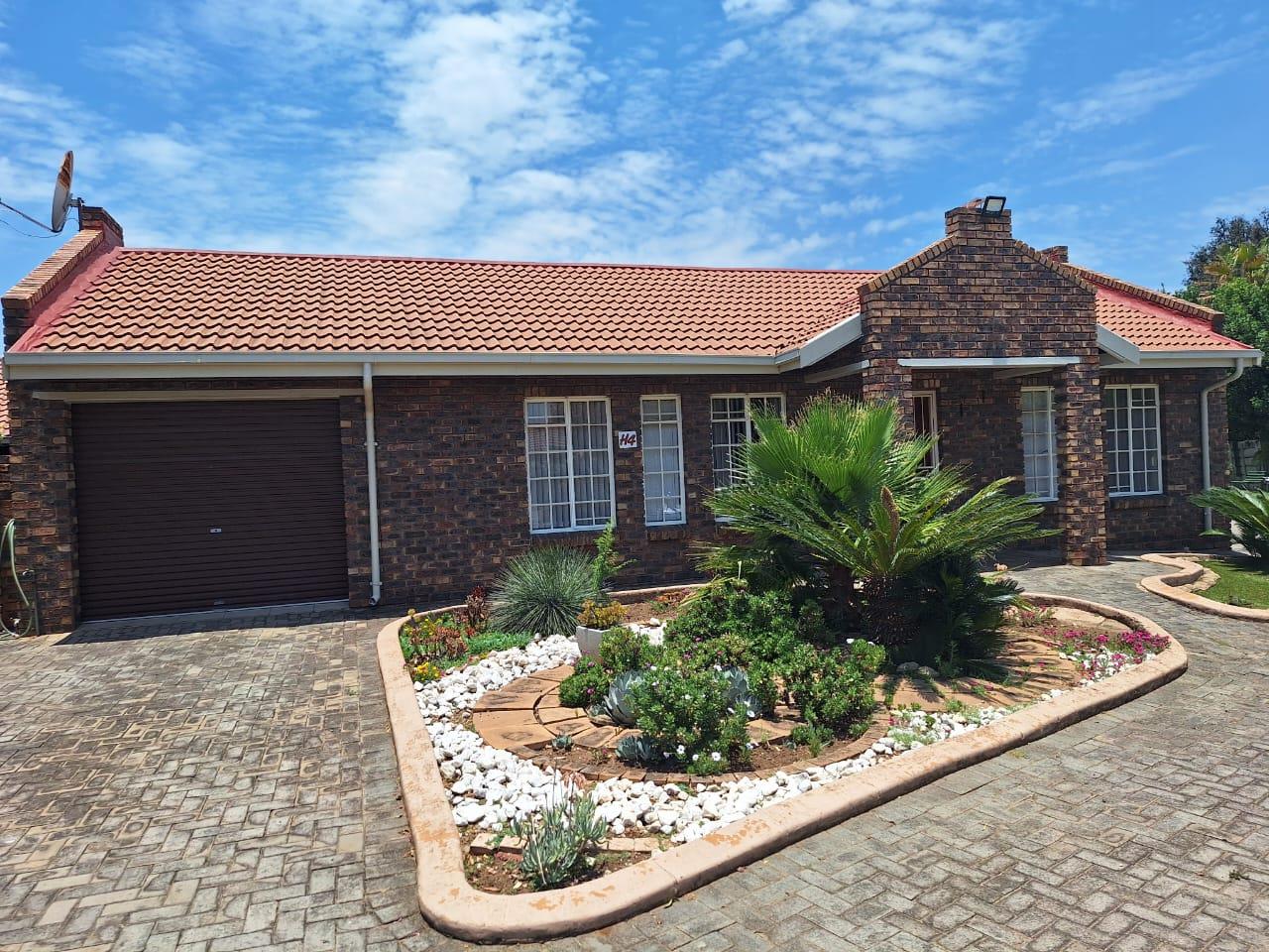 2 Bedroom Townhouse for sale in Three Rivers Hoep Hoep 4, Phase 1