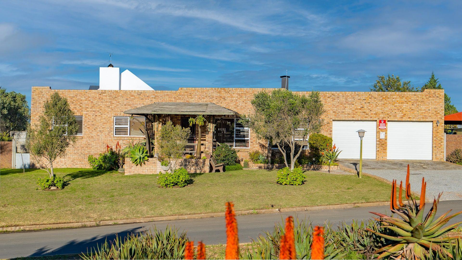 3 Bedroom House for sale in Bredasdorp P24112837483