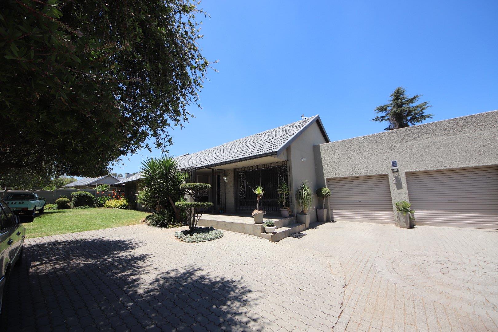 4 Bedroom House for sale in Croydon P24113969702