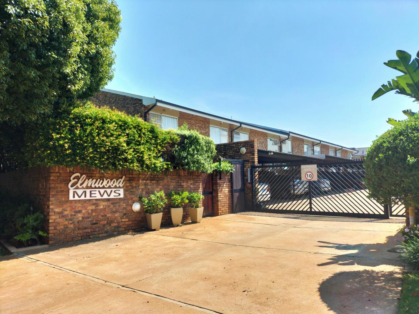 2 Bedroom Townhouse for sale in Elma Park P24113971277