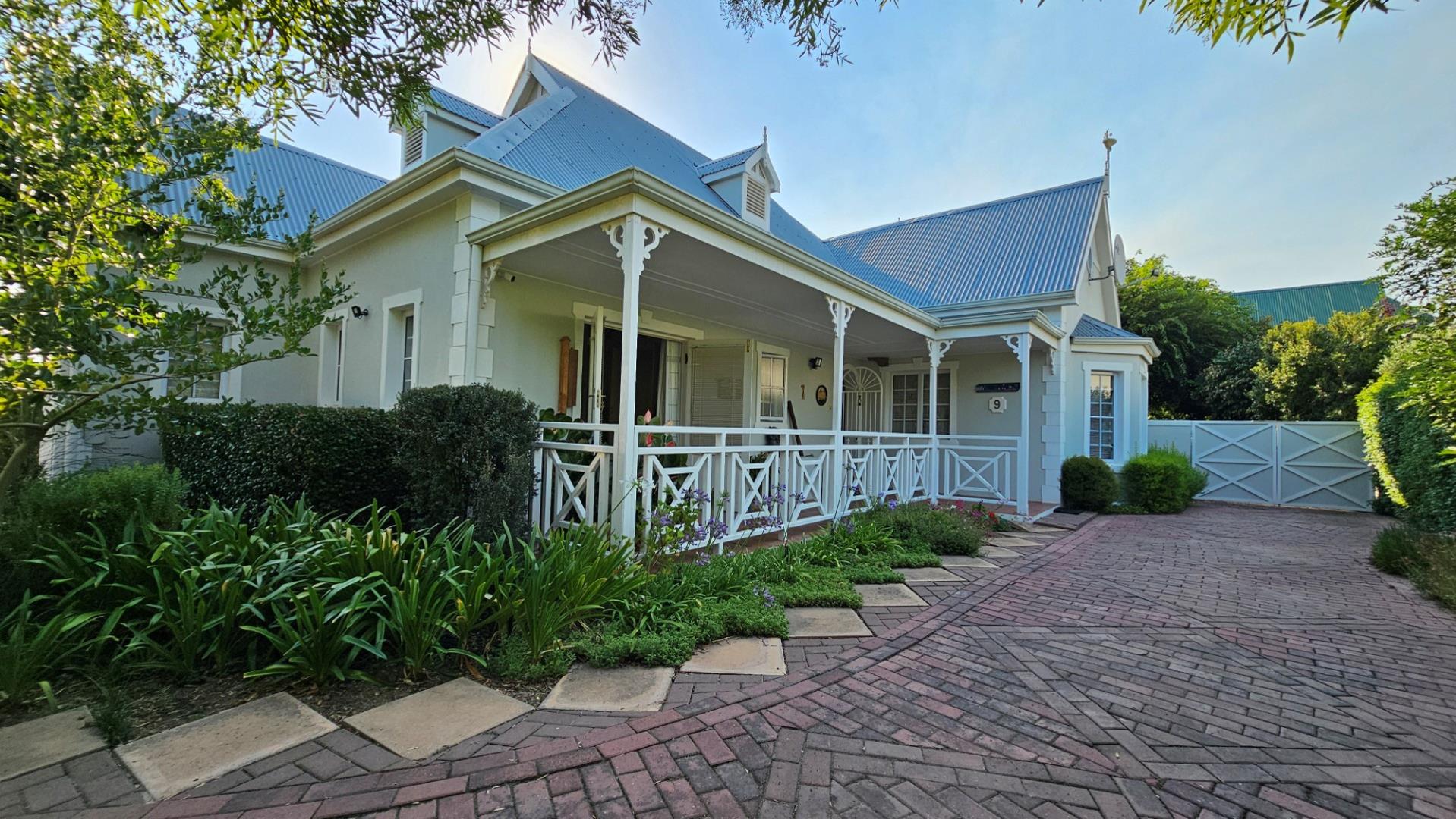 2 Bedroom House for sale in Robertson 9 Oewer Avenue P24113971793