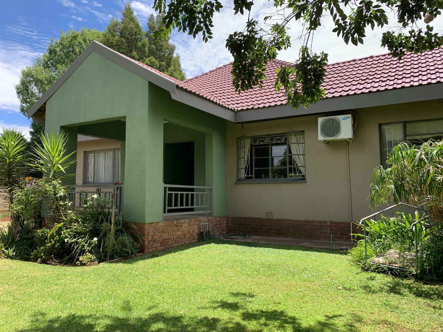 3 Bedroom House for sale in Bayswater P24113971824