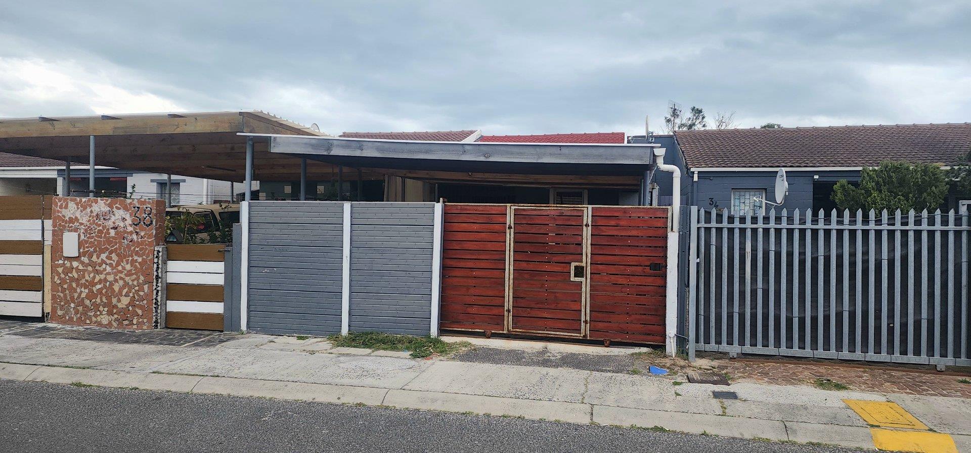 Westridge, Mitchells Plain Property Houses for sale in Westridge