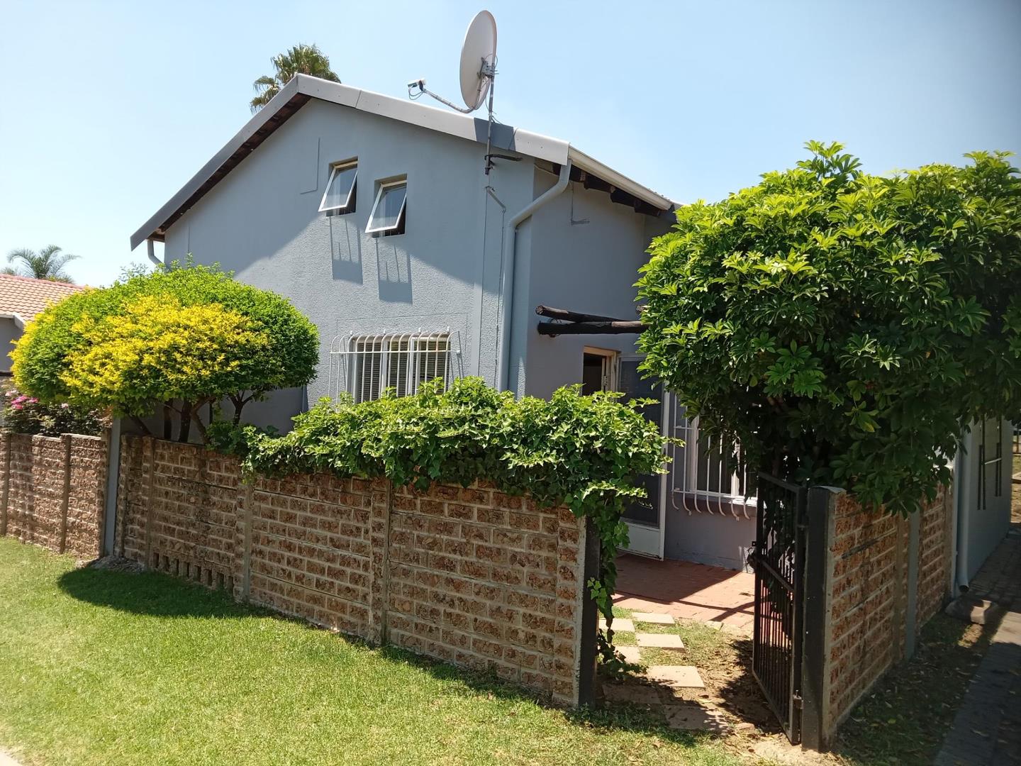 2 Bedroom Townhouse for sale in Eden Glen Unit 65 (door 76) Sheraton