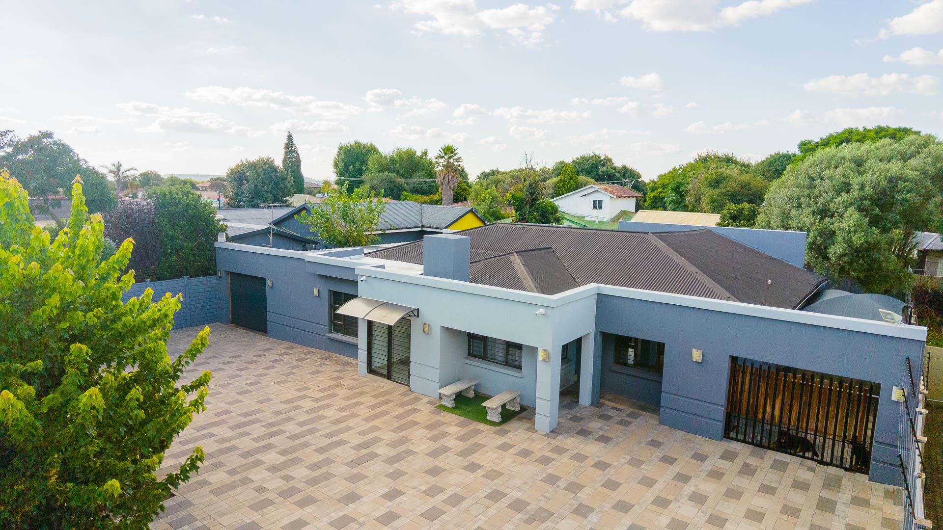 3 Bedroom House for sale in Crown Gardens P24113972256