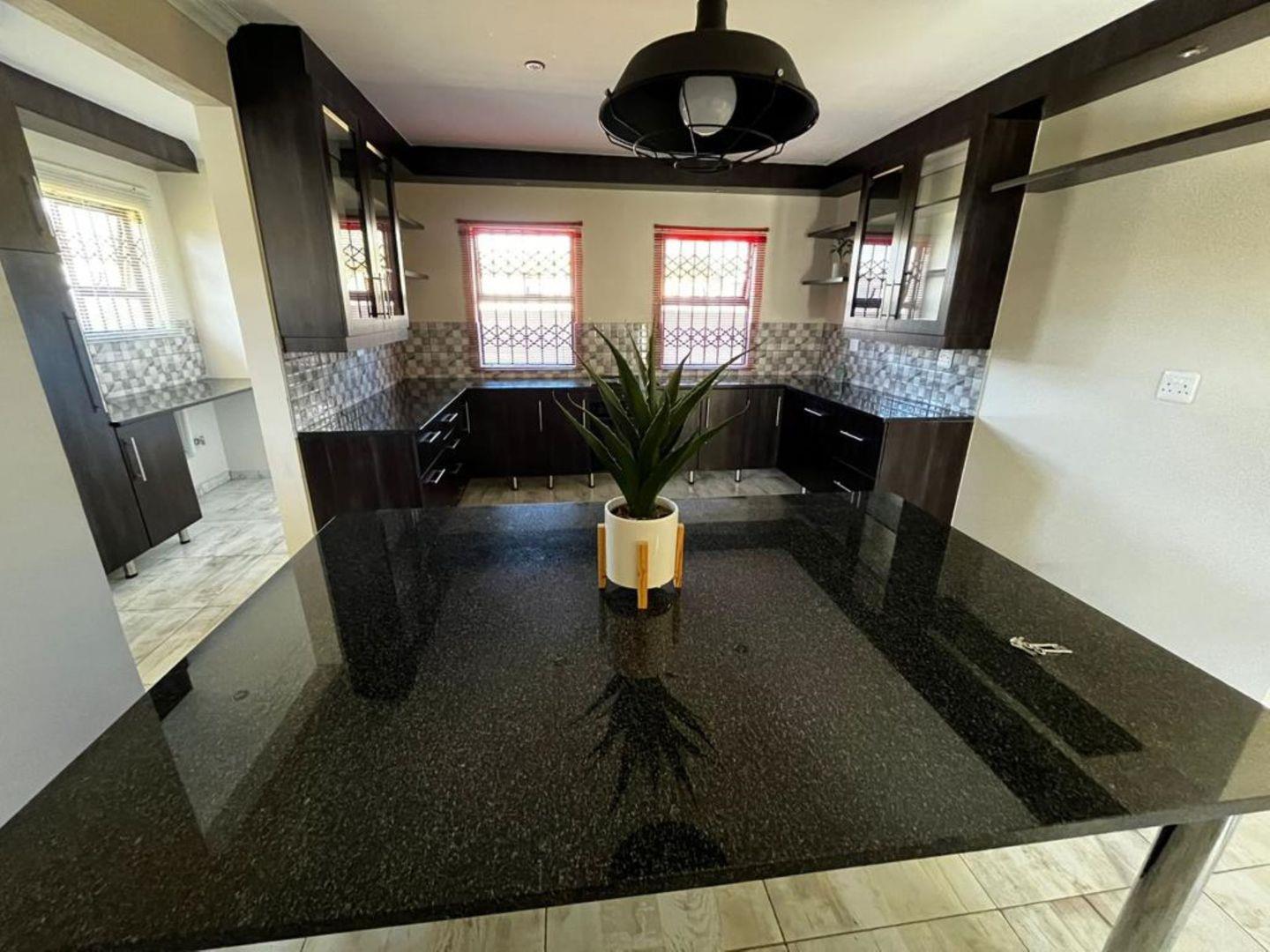 3 Bedroom House for sale in The Orchards P24113973467