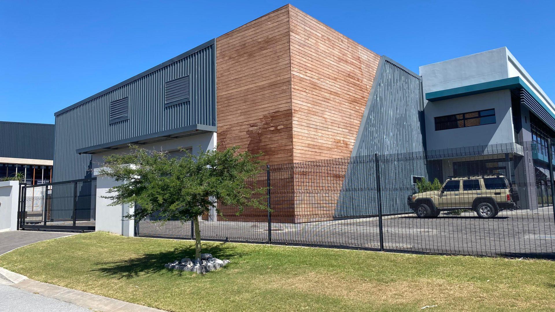 Industrial property to rent in Fairview 1 Leadwood Crescent P24