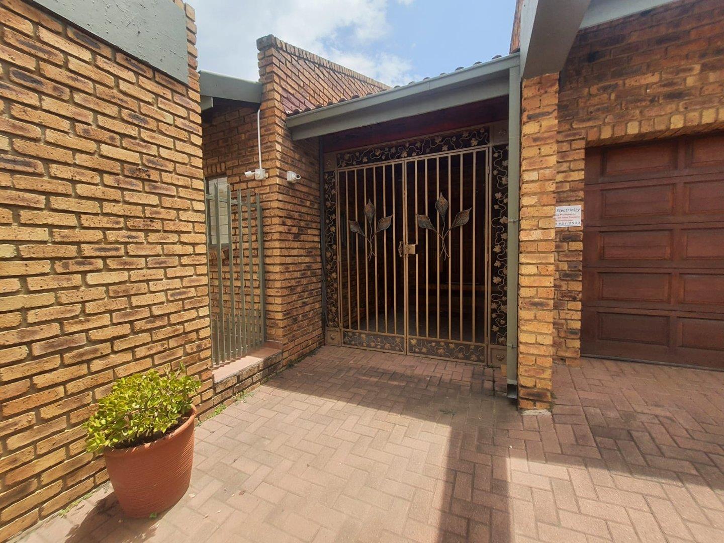 3 Bedroom House for sale in Vanderbijlpark SE 3 P24113974851