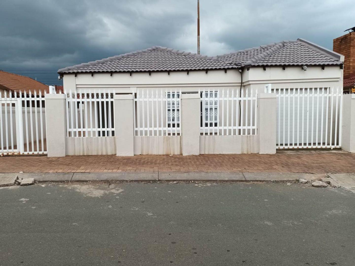 Protea North Property Houses to rent in Protea North