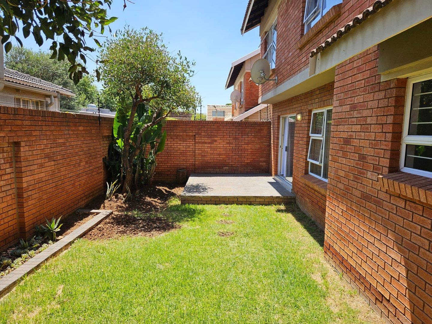 3 Bedroom Townhouse for sale in New Redruth 43 Saint Michael Road P24113974969