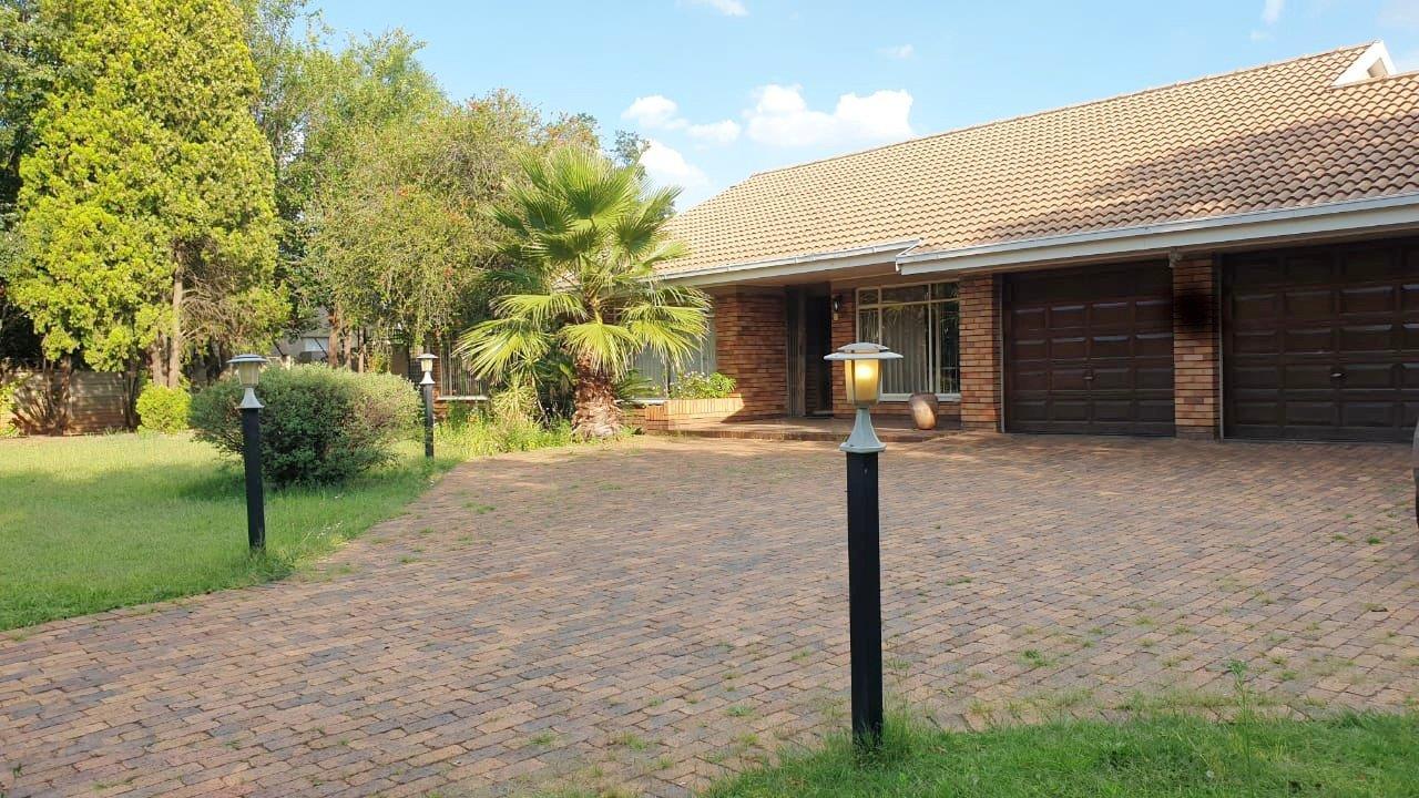 4 Bedroom House for sale in Three Rivers East P24113975054