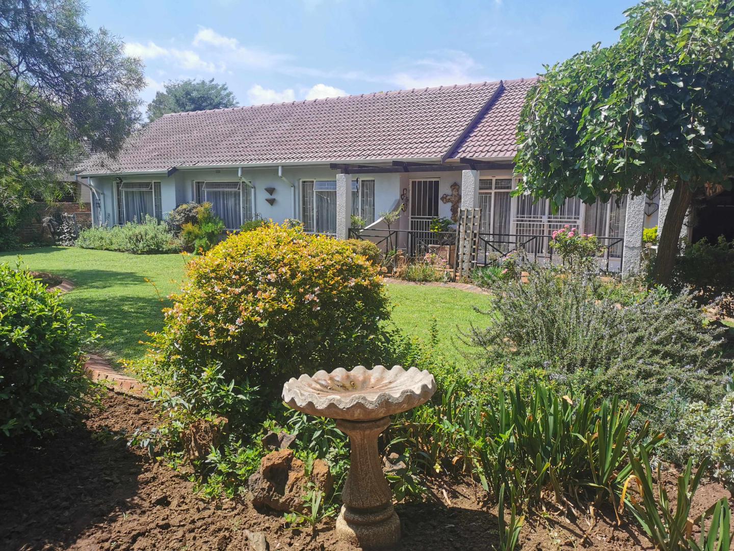 3 Bedroom House for sale in Brackenhurst P24113975528