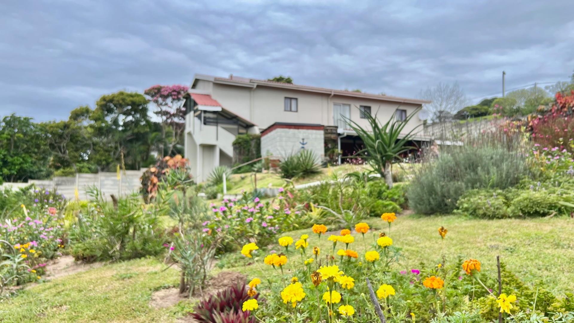 3 Bedroom House for sale in Pumula P24113975546