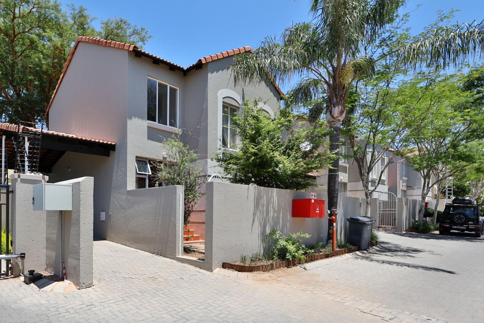 2 Bedroom Apartment / flat for sale in Sunninghill Villa Rosetto, 5 Kutumba Road P24113975977