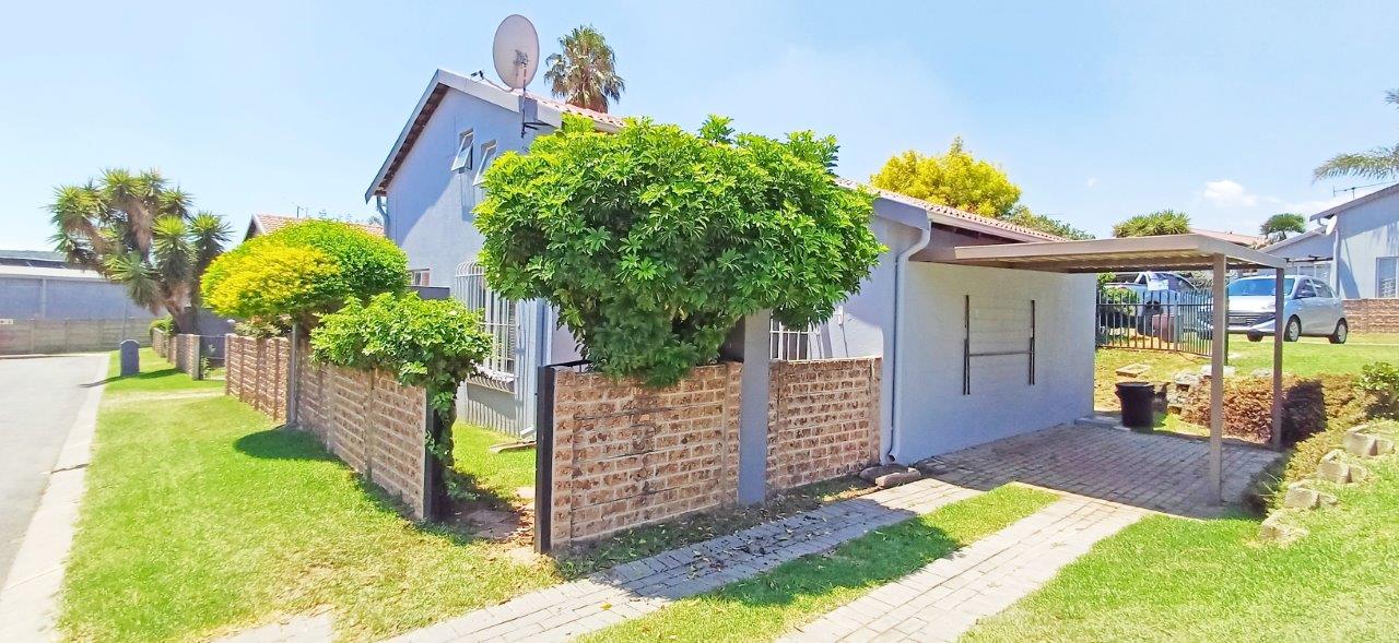 2 Bedroom Townhouse for sale in Eden Glen Sheraton, 78b Lopis Place