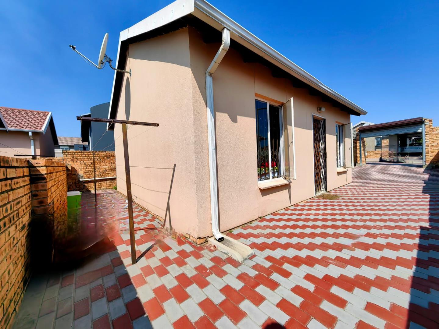 2 Bedroom House for sale in Cosmo City P24112629533