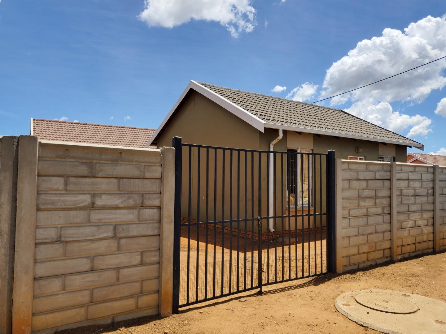 2 Bedroom House for sale in Savanna City P24113979241