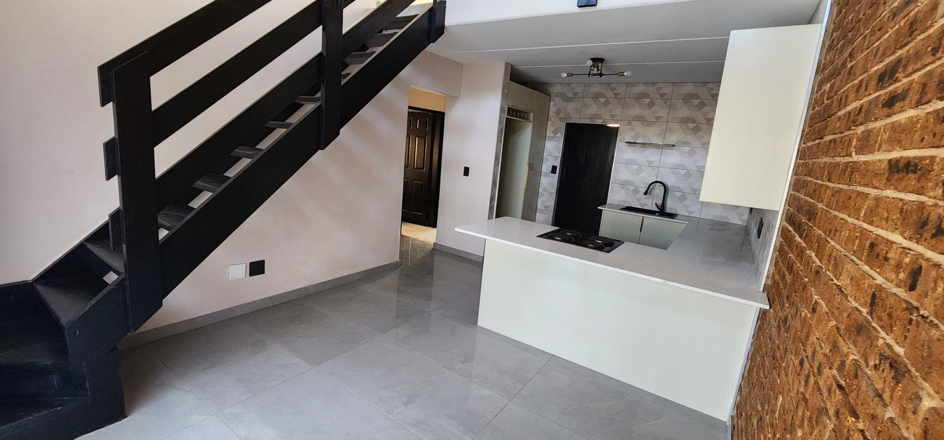 2 Bedroom Townhouse for sale in Honeypark P24113979783