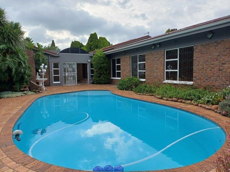 4 Bedroom House for sale in New Bethal East P24113979972