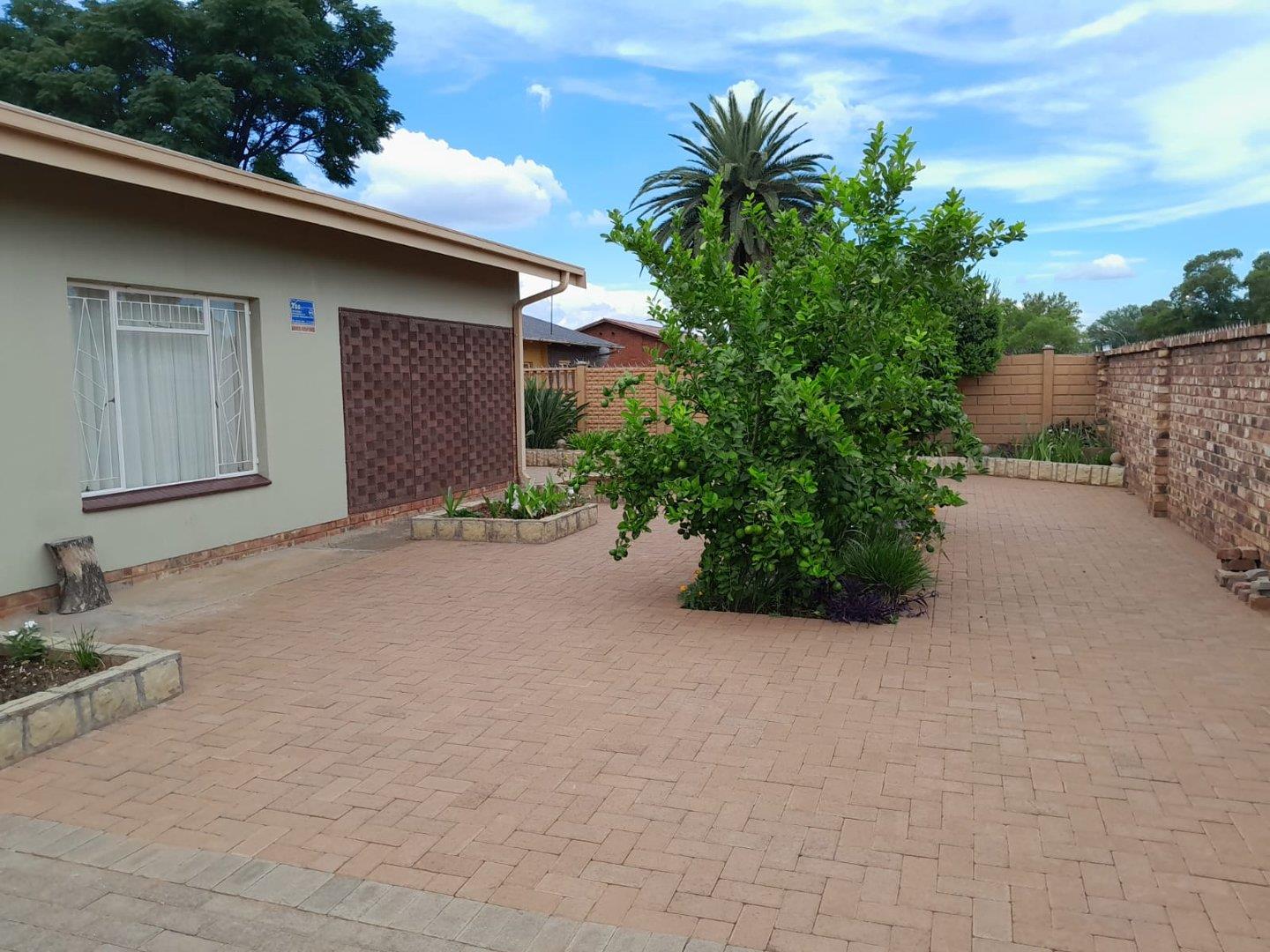 3 Bedroom House for sale in Greenside P24113982309