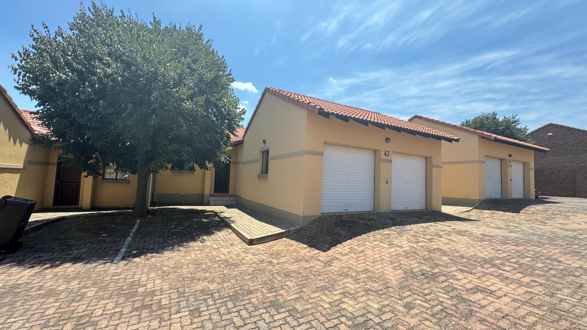 Mooikloof Ridge Property Property and houses to rent in Mooikloof