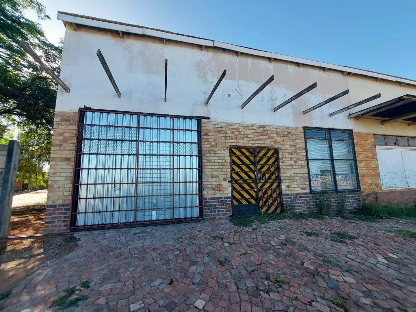 Commercial property for sale in Beaconsfield P24113982818