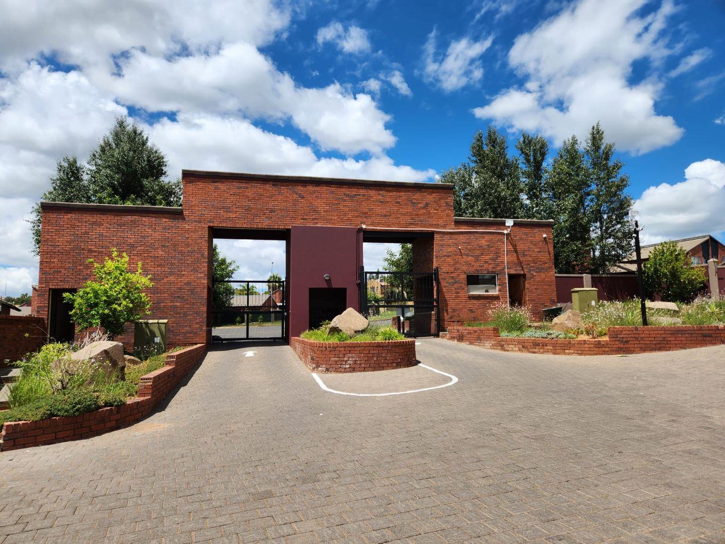 2 Bedroom Townhouse for sale in Pentagon Park P24113983262