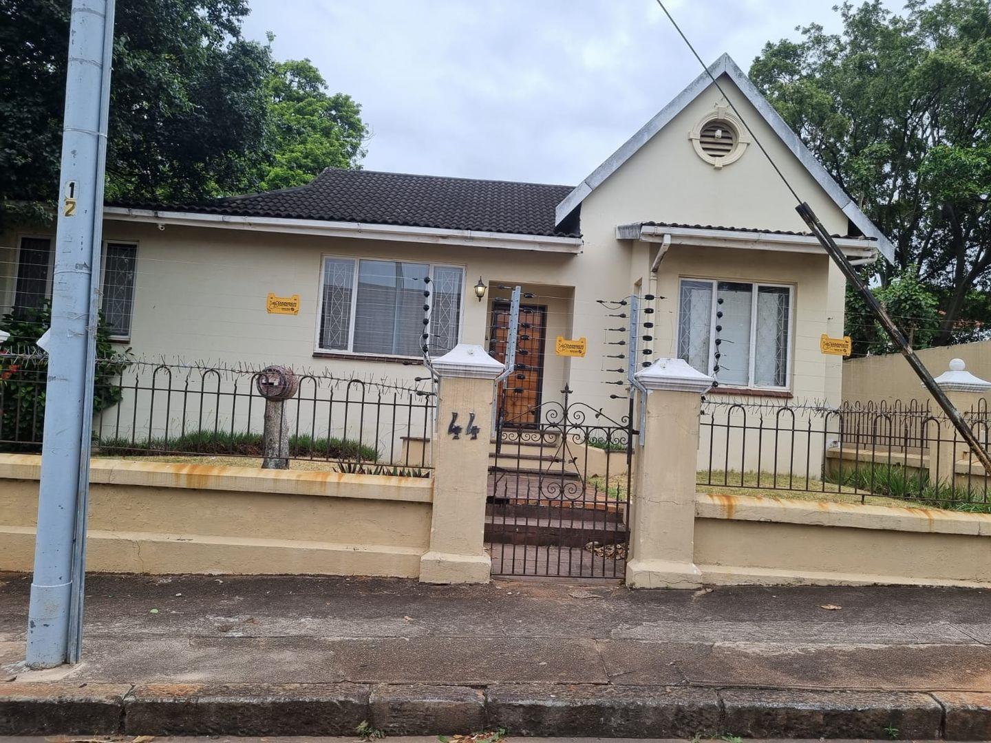 4 Bedroom House for sale in Glenwood P24113984036