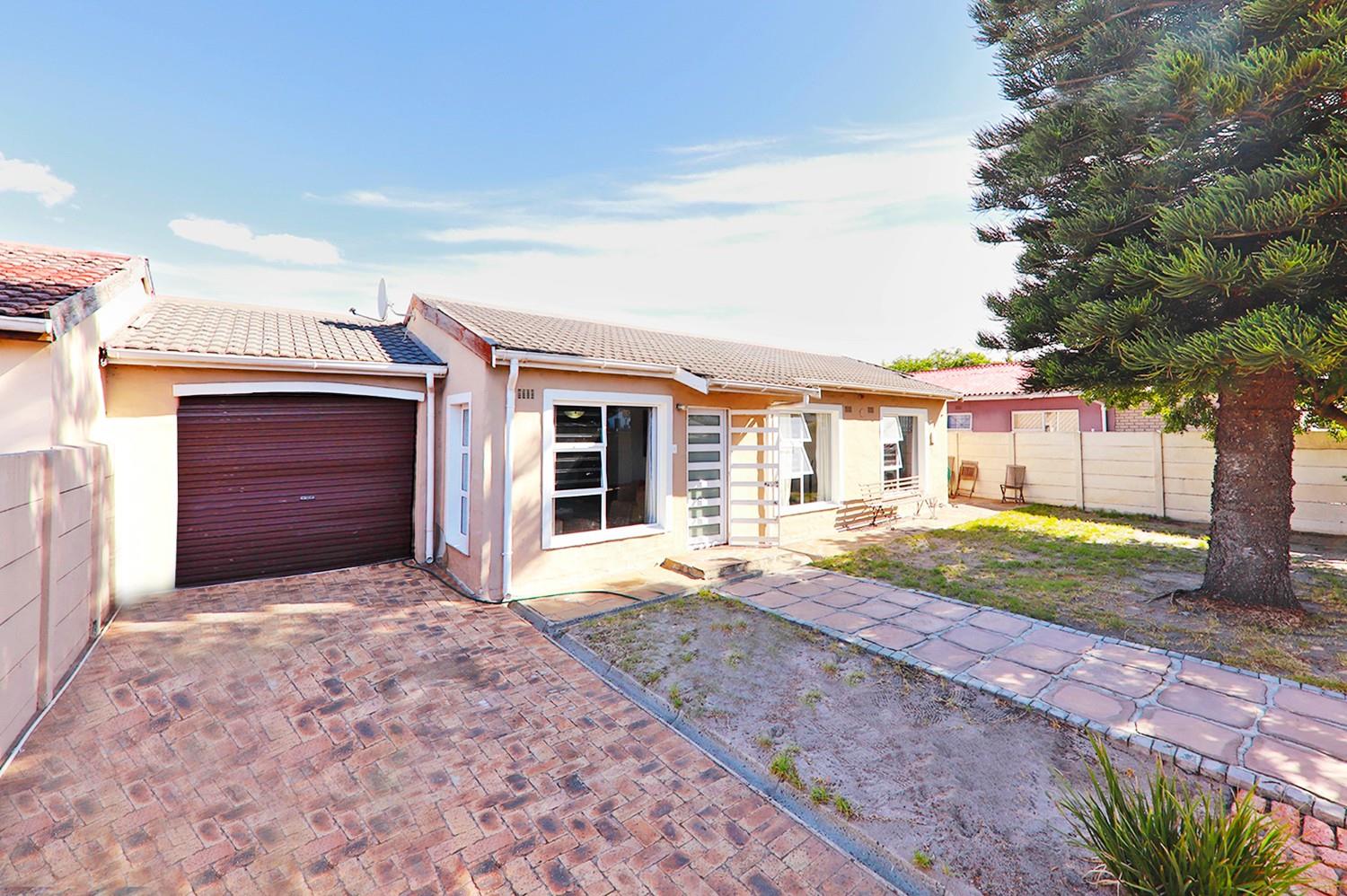 3 Bedroom House for sale in Ottery P24113984302