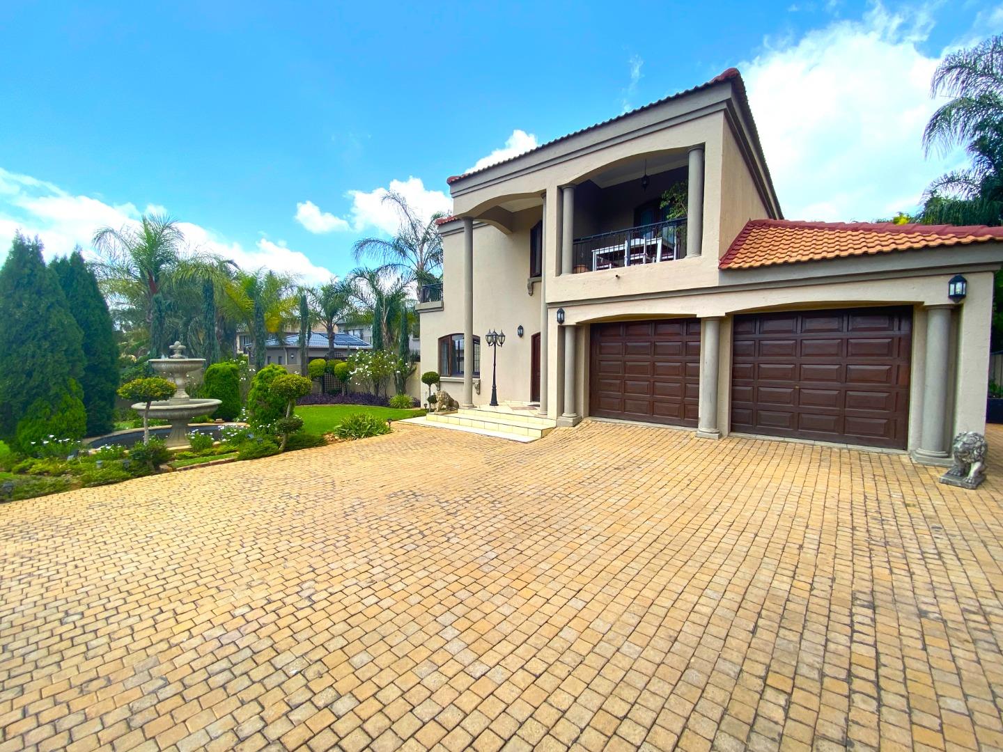 4 Bedroom House for sale in Moreleta Park 7557 Timbavati Street P24