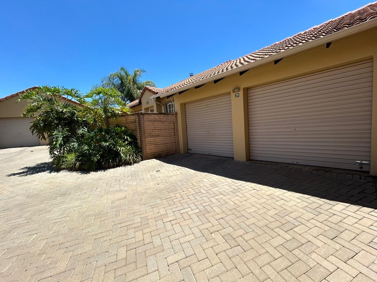 2 Bedroom Townhouse for sale in Willow Park Manor P24113985966