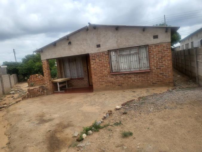 4 Bedroom House for Sale in Pumula South