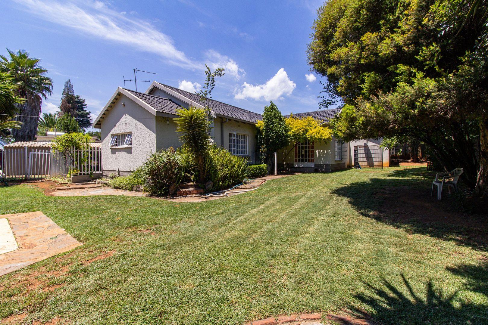 3 Bedroom House for sale in Hurlyvale P24113986673