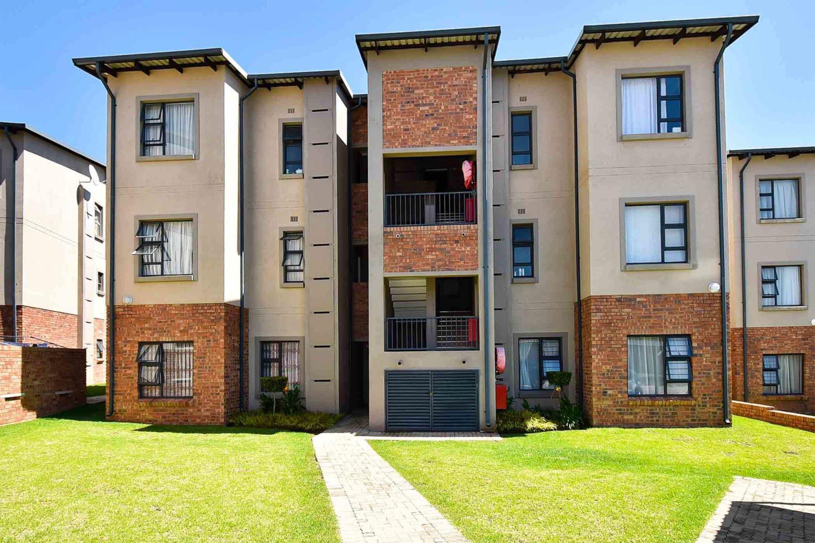 2 Bedroom Townhouse for sale in Wilgeheuwel 20 Sterretjie Street