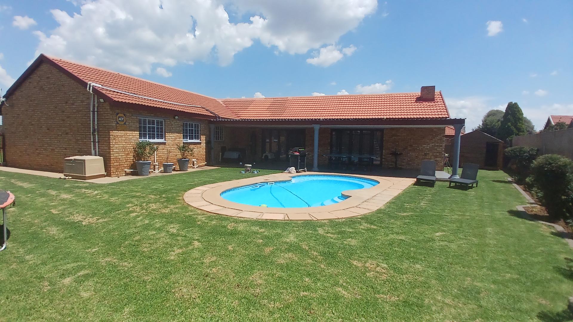 3 Bedroom House for sale in Riversdale P24113986716