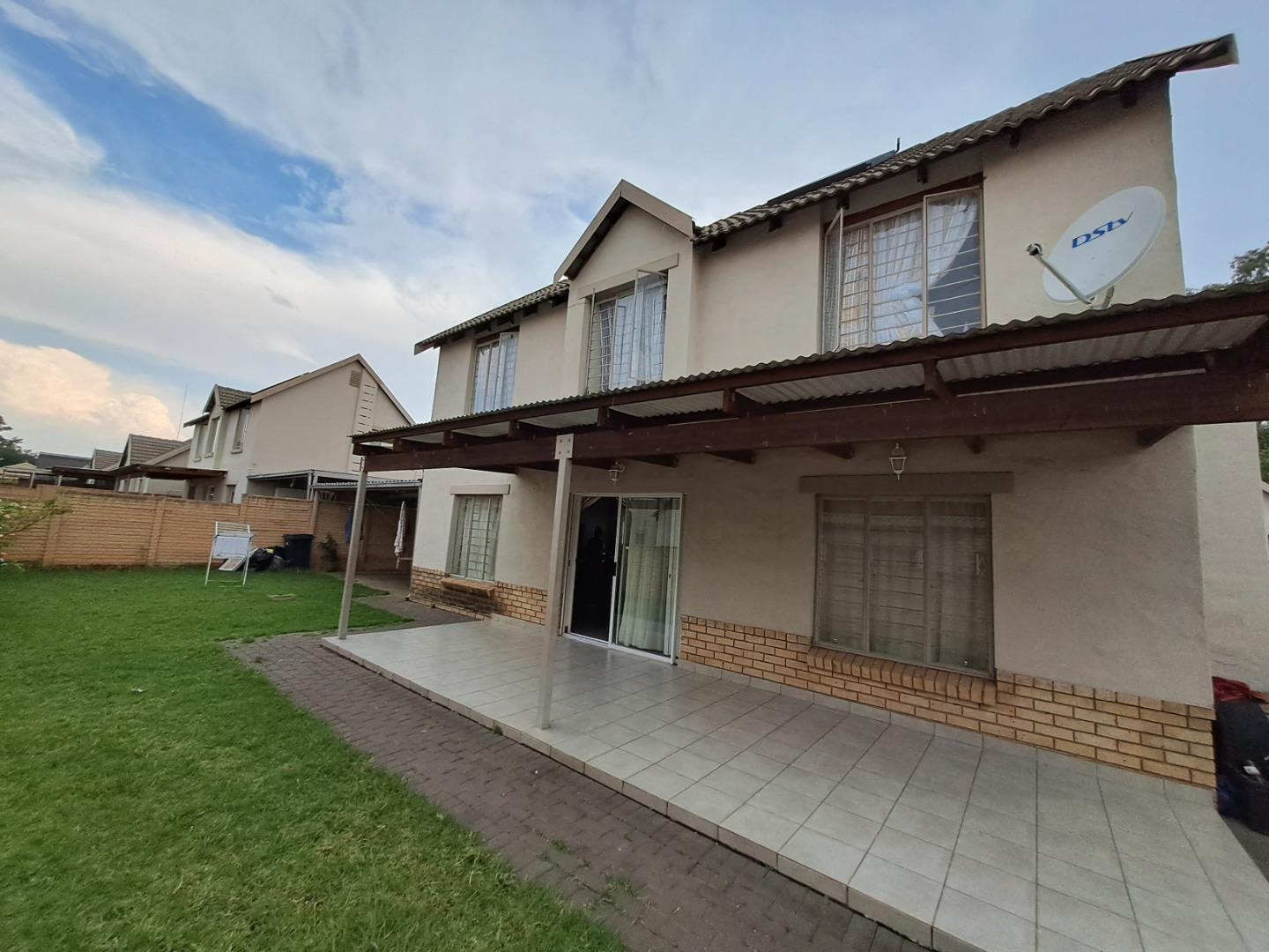 3 Bedroom Townhouse for sale in Willow Glen P24113987656