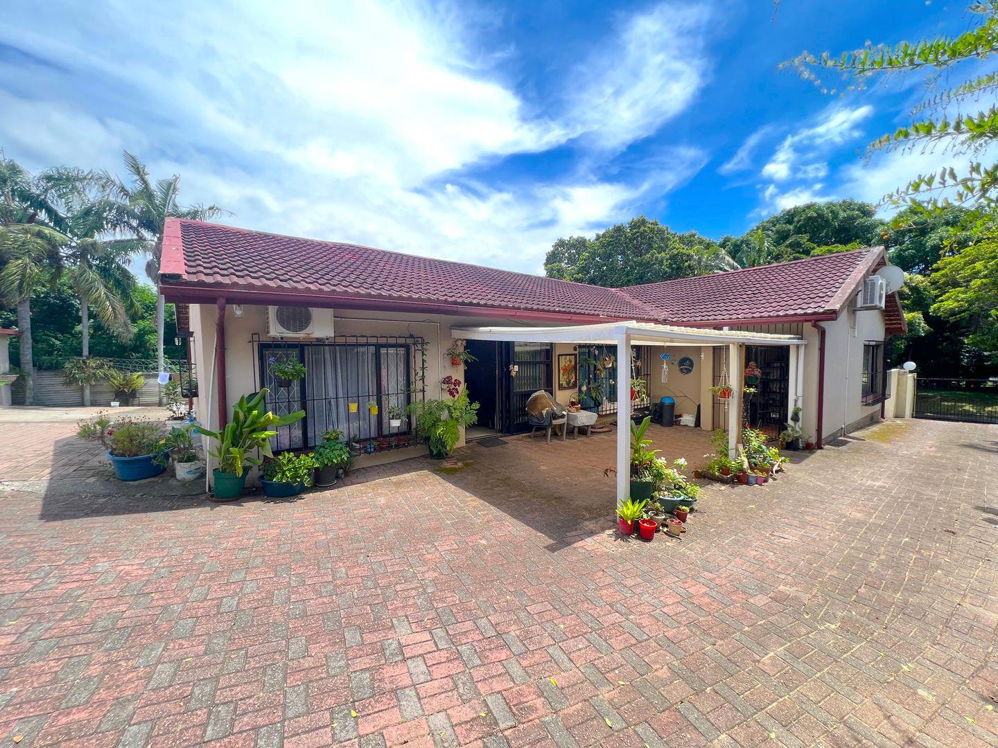 9 Bedroom House for sale in Uvongo Beach P24113987951