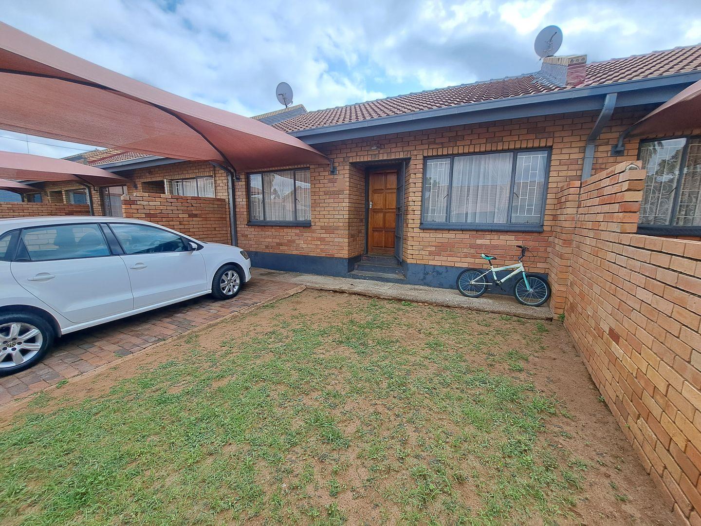 2 Bedroom Townhouse for sale in Annadale Ext 2 P24113989188