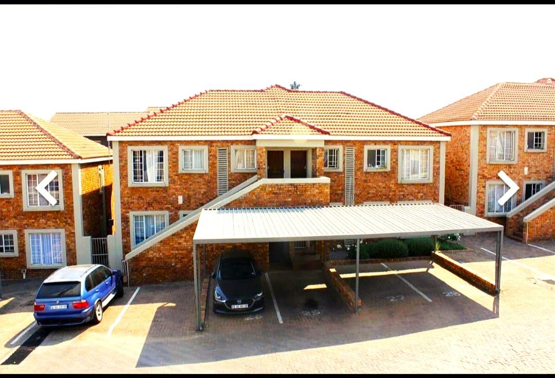 2 Bedroom Townhouse for sale in Vorna Valley P24113989203