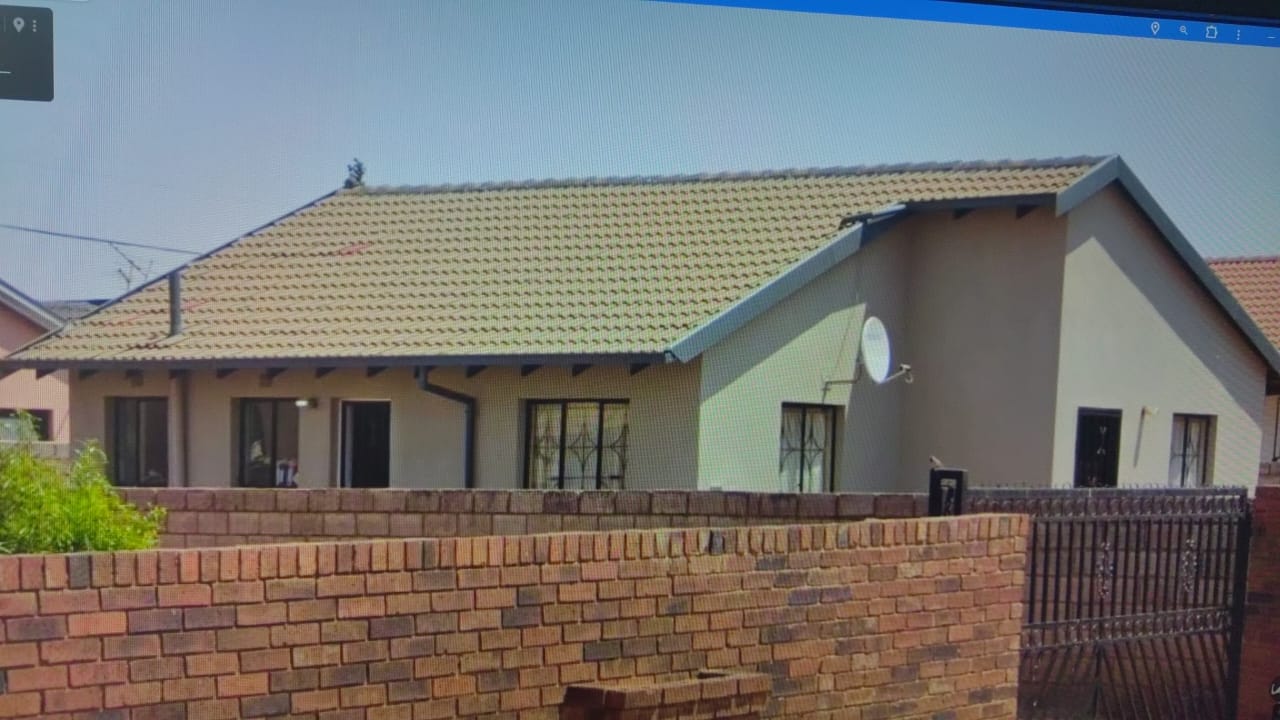 2 Bedroom House for sale in Kagiso 11866 Flamingo Street P24113989288