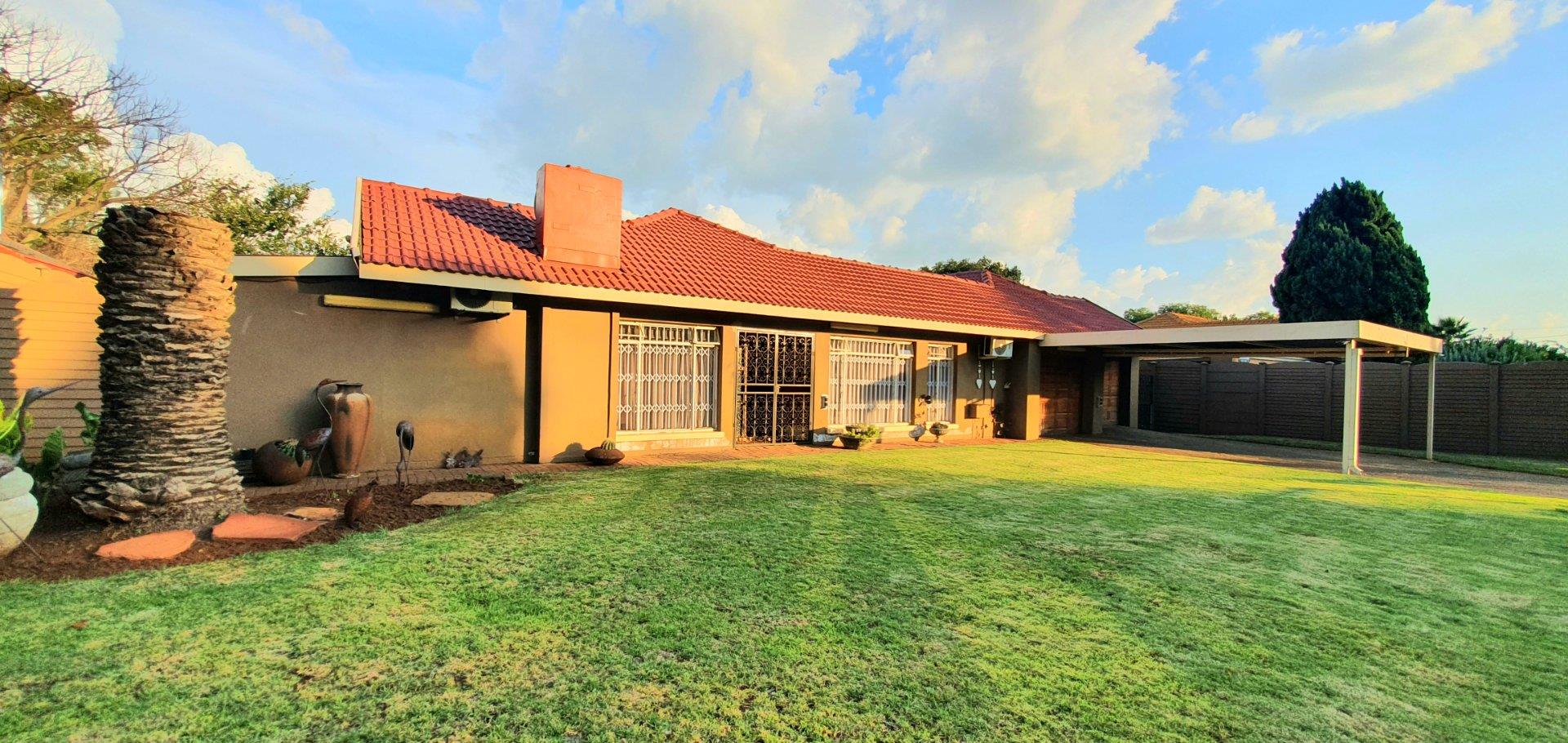 3 Bedroom House for sale in Risiville P24113990561