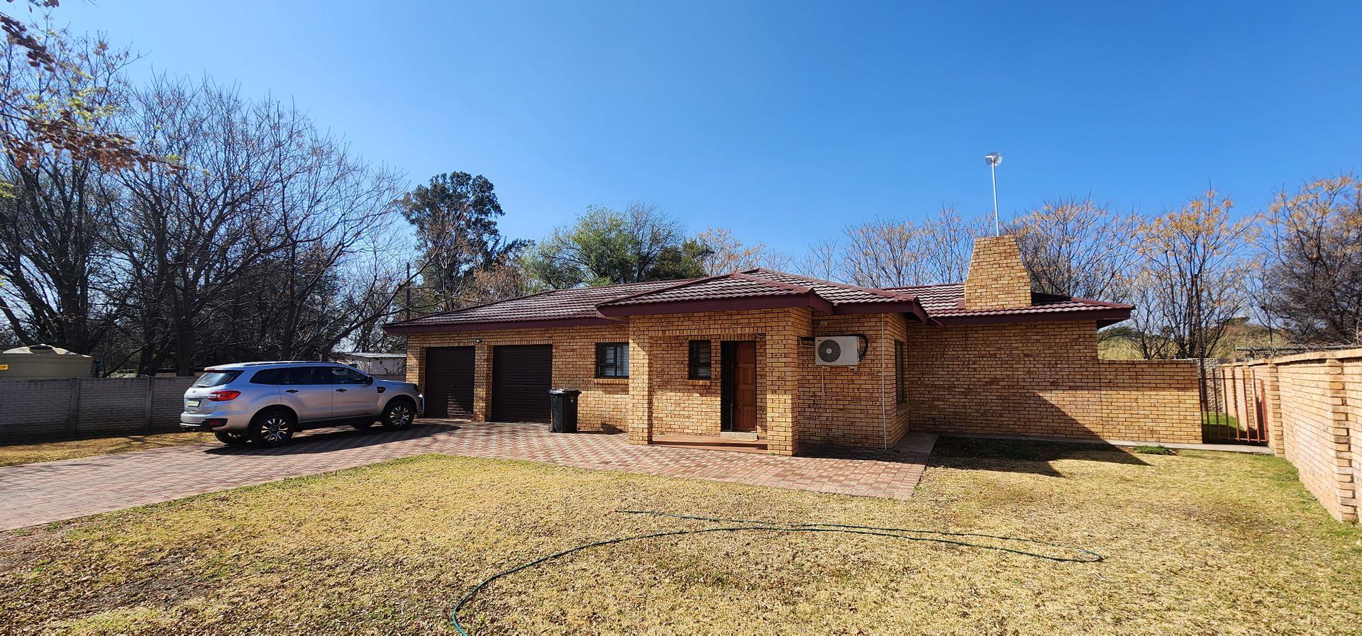 3 Bedroom House for sale in Kuruman P24113990827